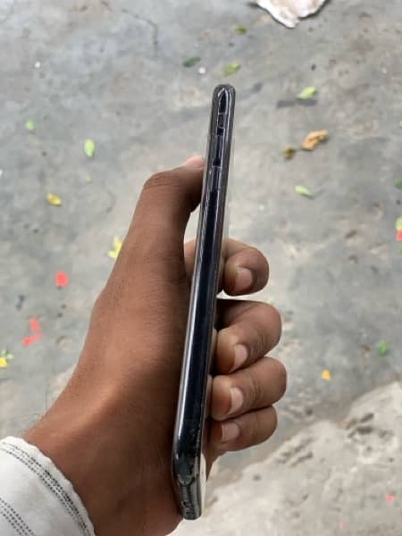 iPhone XR 64 gb 3