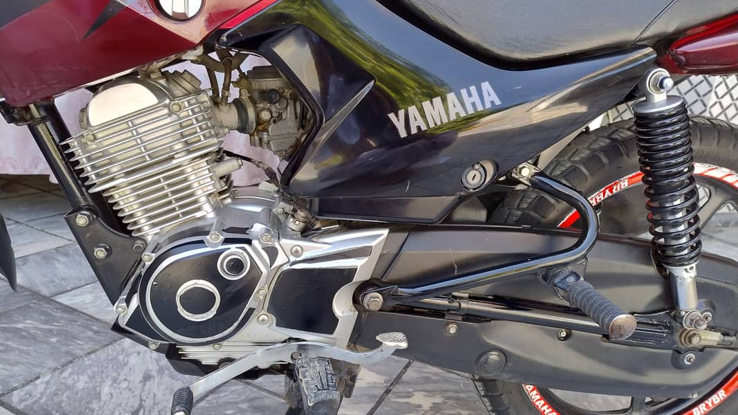 Yamaha YBR 125G  2019 red 5