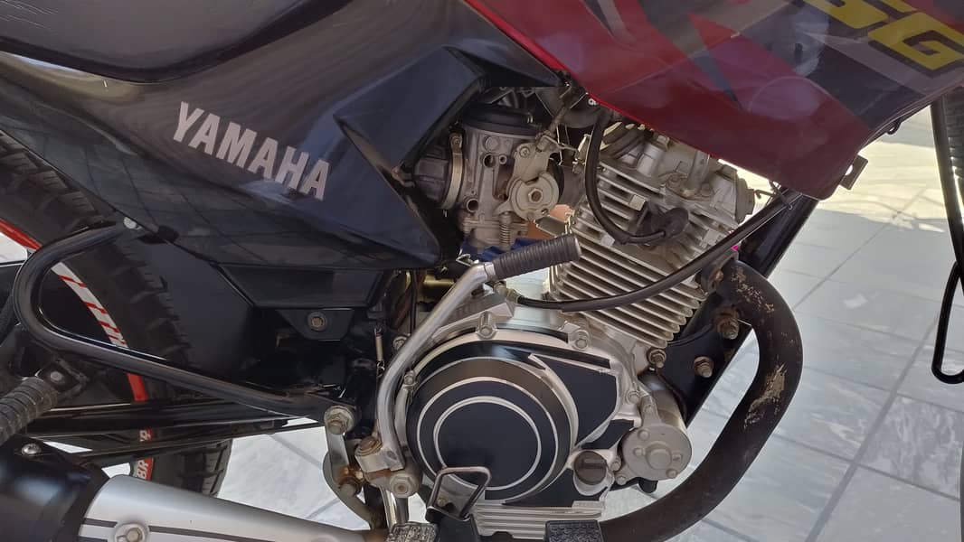 Yamaha YBR 125G  2019 red 6