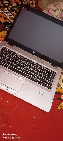urgent selling new fresh laptop used 2 or 3 days 1