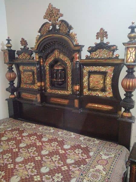 Complete chinioti bed set (wooden) for sale in neat condition 0