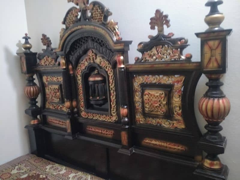 Complete chinioti bed set (wooden) for sale in neat condition 1