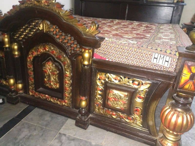 Complete chinioti bed set (wooden) for sale in neat condition 2