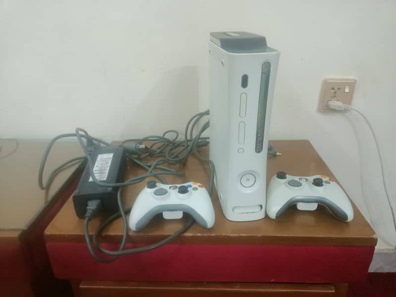 xbox 360 2 controllers 1