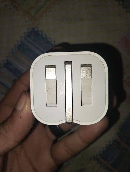 Apple 20W USB-C Power Adapter 0