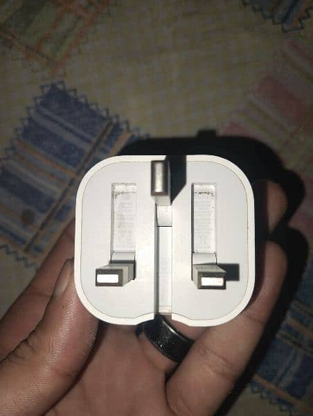 Apple 20W USB-C Power Adapter 1