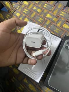 iphone charger. 11 pro max ka Box  wala