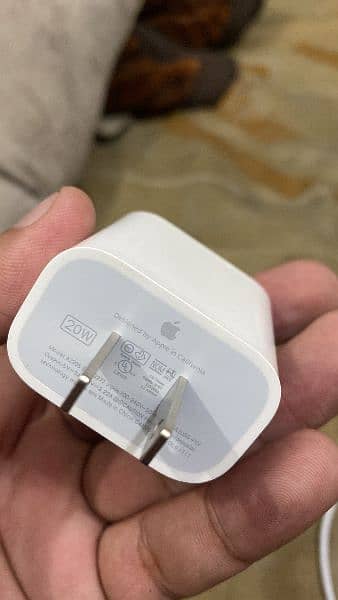 iphone charger. 11 pro max ka Box  wala 1