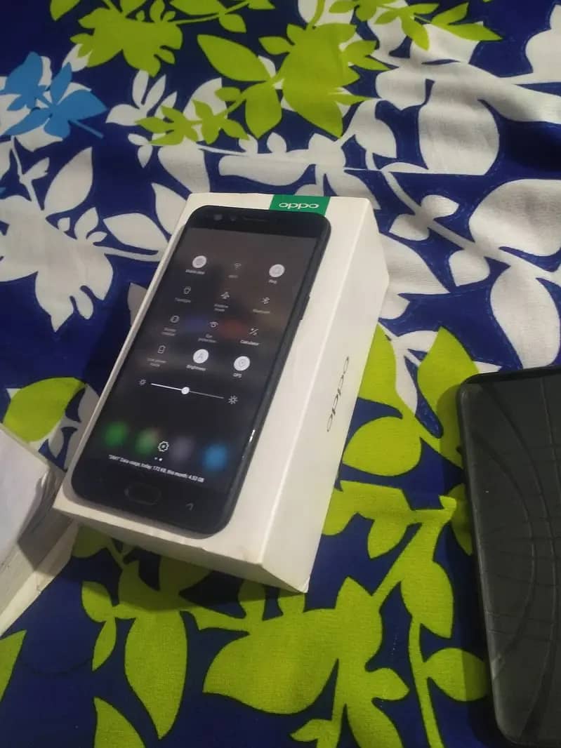 Oppo F3 4/64 with Box urgent sale 1
