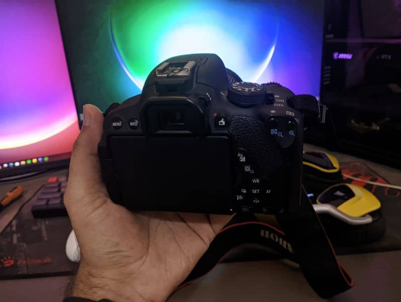 Canon 700d with 18-55 STM lens (10/10 Condition) 2