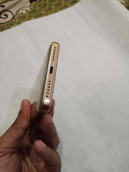 huawei Y6 pro neat condition mobile with box ands original arlic cover 4