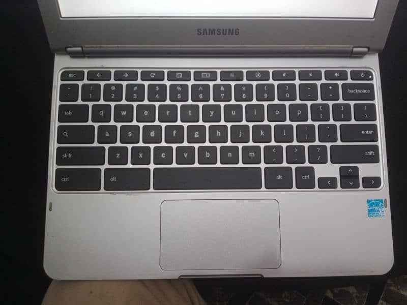 Samsung Chromebook with charger 0