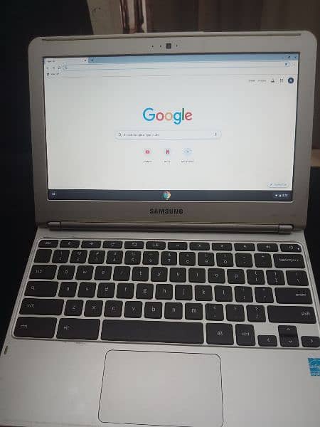Samsung Chromebook with charger 5