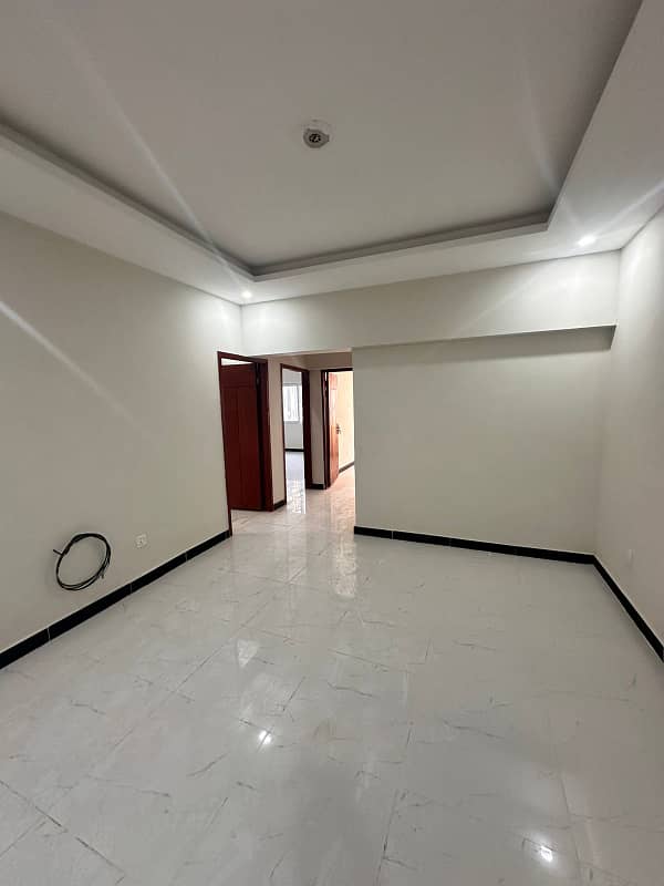 Three Bed Apartment Available For Sale In Yellow Line Tower Capital Residencia 1