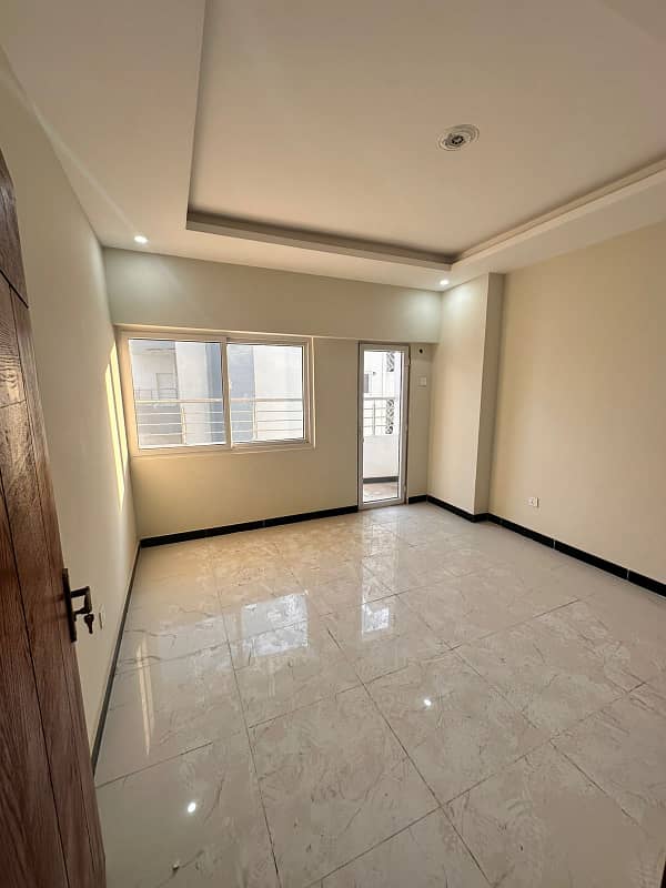 Three Bed Apartment Available For Sale In Yellow Line Tower Capital Residencia 3