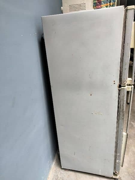 Dawlance Refrigerator (Medium Size) 1