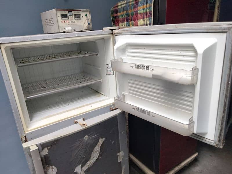 Dawlance Refrigerator (Medium Size) 3
