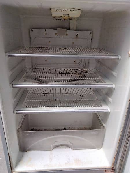 Dawlance Refrigerator (Medium Size) 5