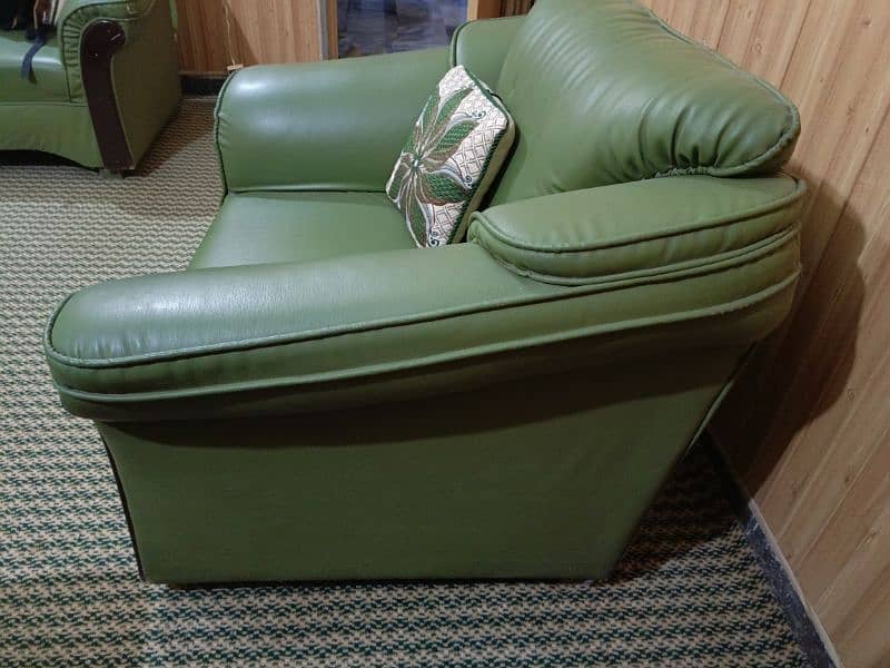7 Seater Beautiful and Comfortable Sofa Set in Lush Condition 7