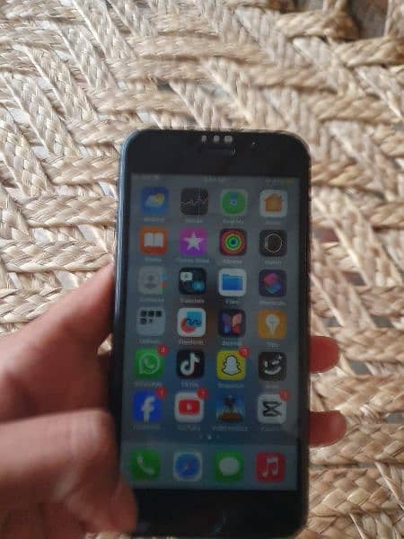 Apple iPhone se 2020 for sale. water pack,88 health, with Box 2