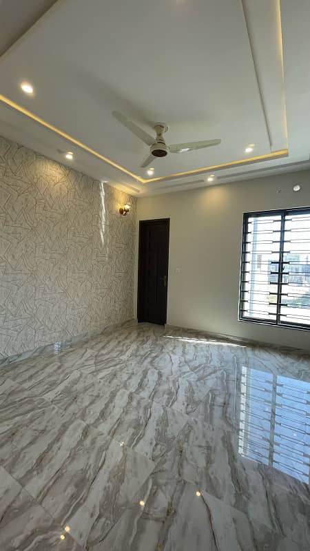 10 MARLA MODERN PALACE HOUSE AVAILABLE FOR SALE IN LDA AVENUE 3