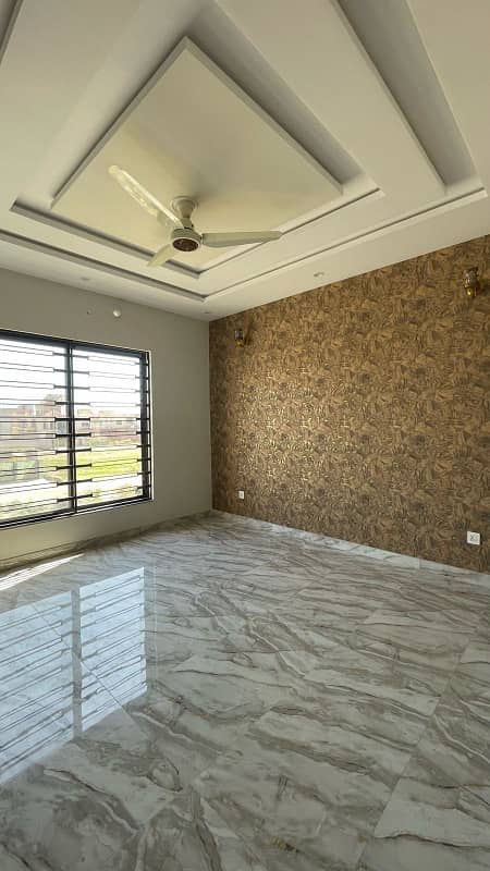 10 MARLA MODERN PALACE HOUSE AVAILABLE FOR SALE IN LDA AVENUE 10