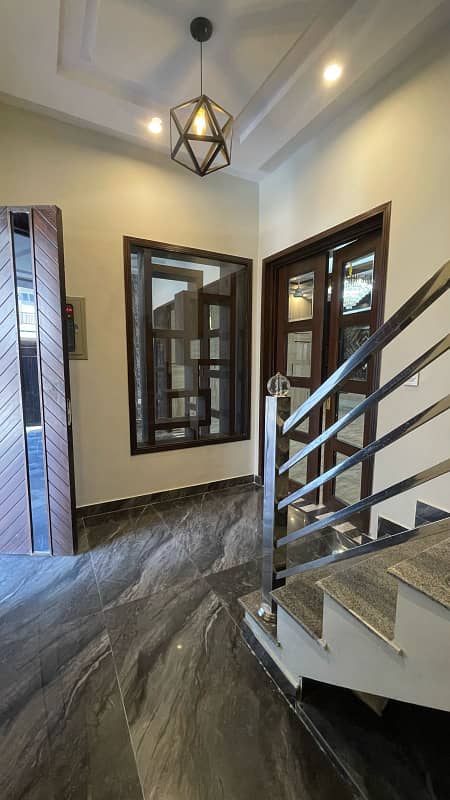 10 MARLA MODERN PALACE HOUSE AVAILABLE FOR SALE IN LDA AVENUE 22