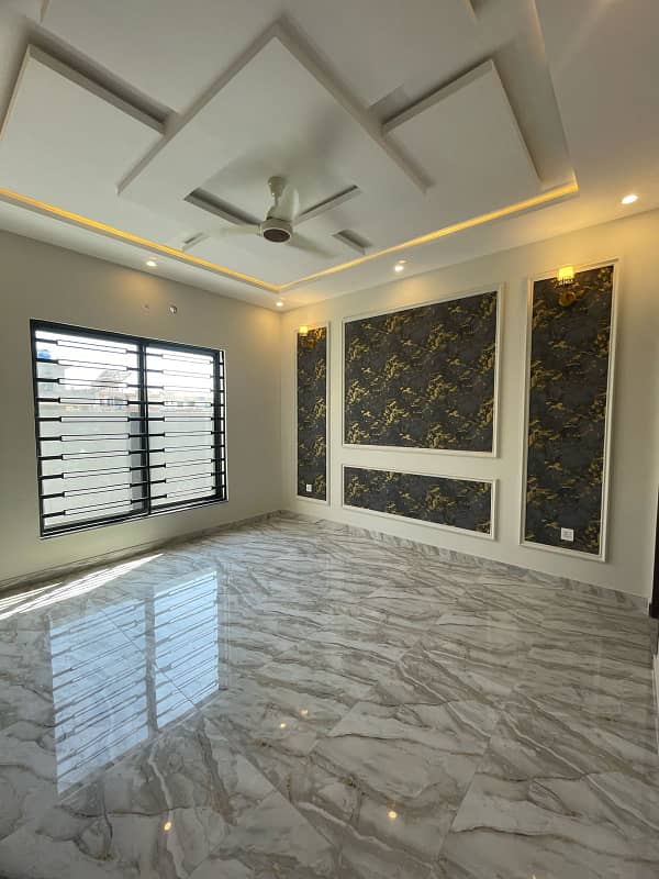 10 MARLA MODERN PALACE HOUSE AVAILABLE FOR SALE IN LDA AVENUE 26