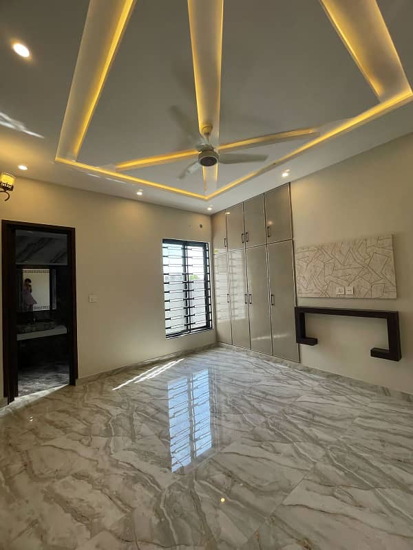 10 MARLA MODERN PALACE HOUSE AVAILABLE FOR SALE IN LDA AVENUE 28
