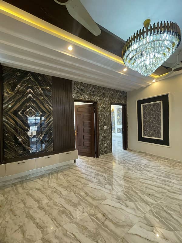 10 MARLA MODERN PALACE HOUSE AVAILABLE FOR SALE IN LDA AVENUE 33