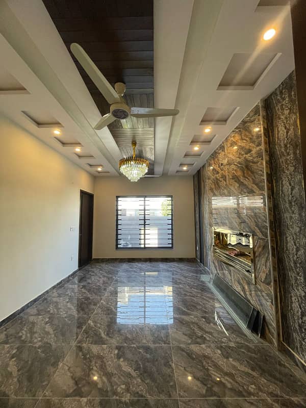 10 MARLA MODERN PALACE HOUSE AVAILABLE FOR SALE IN LDA AVENUE 37