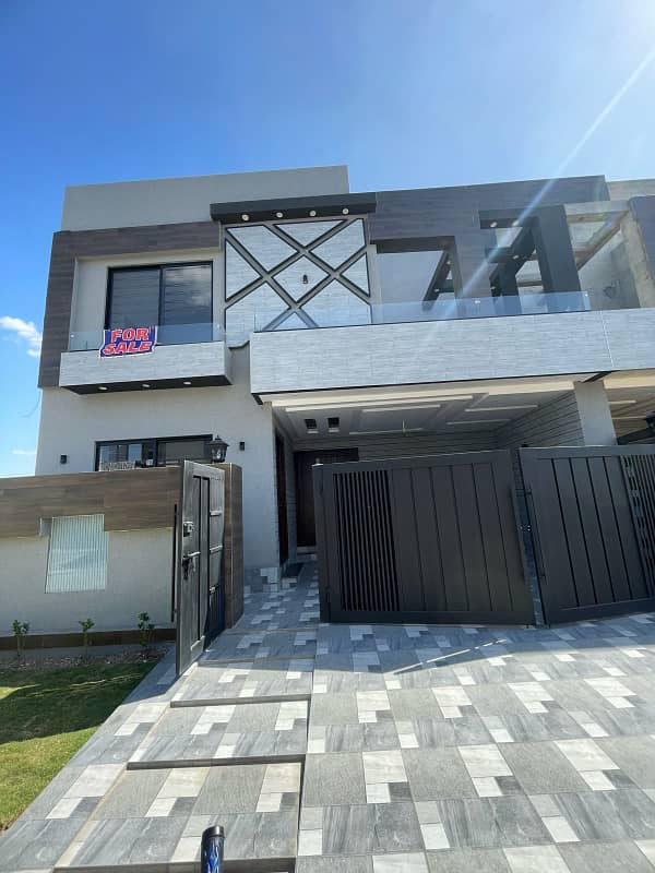 10 MARLA MODERN PALACE HOUSE AVAILABLE FOR SALE IN LDA AVENUE 40