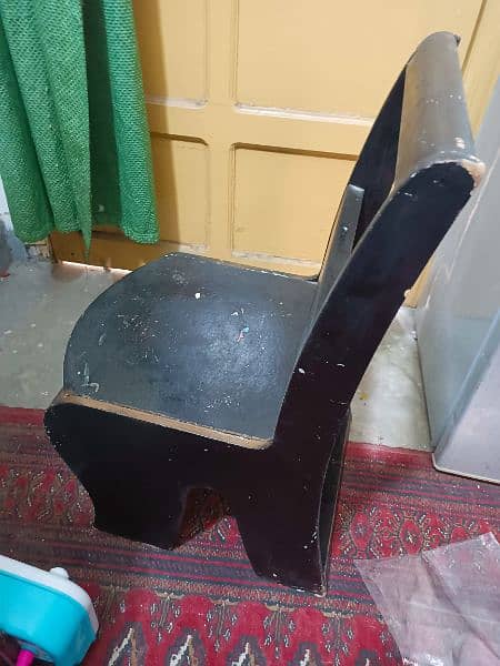 KIDS STUDY TABLE WITH CHAIR IN VERY GOOD CONDITION FOR URGENT SALE 5