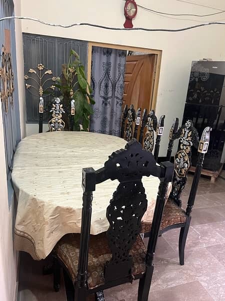 dining table with five chairs 3