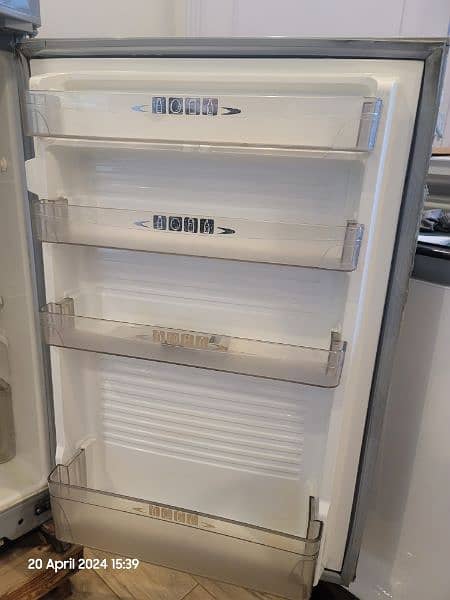 Dawlance Refrigerator (medium size) just like new condition 2
