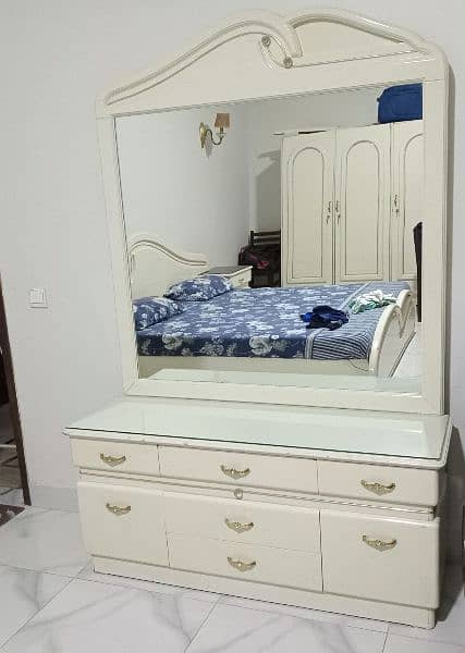 Bed Set with Wardrobe and Dressing Table 0