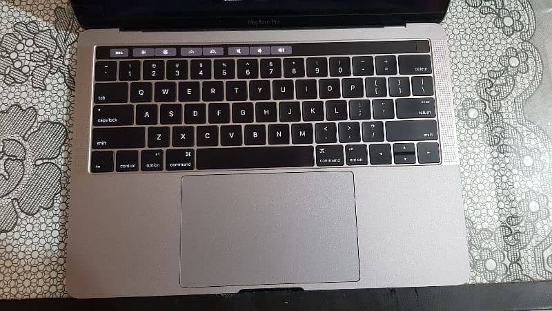 Macbook Pro 2016 Core i7 Space Grey With Touch Bar Condition 9/10 2