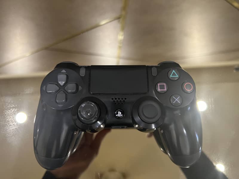 Playstation 4 / PS4 / 500gb / 2 controllers 5