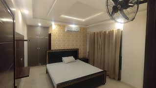 1 BED FULLY LUXURY AND FULLY FURNISHED IDEAL LOCATION EXCELLENT FLAT FOR RENT IN BAHRIA TOWN LAHORE 0