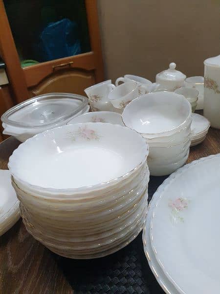 Marble dinner set. 4