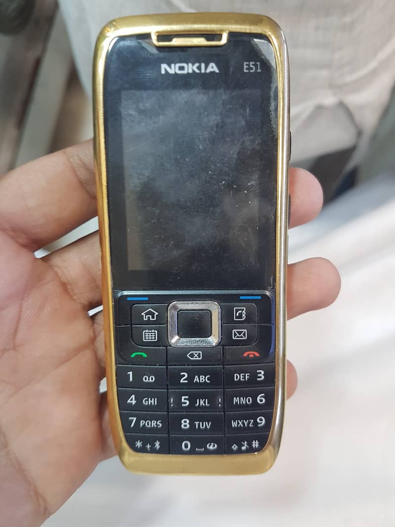 Nokia E51 0