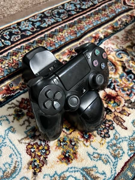 Ps4 Controller with wireless charger joystic issue urgent sale 1