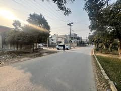 1 Kanal Idol Location Plot On Main Road Block D Johar Town Commercial An Residencial 0