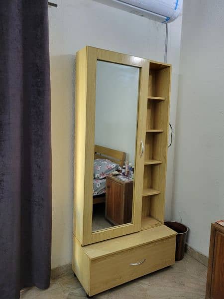 king size bed and long mirror dressing table. contact no 03271609676 4