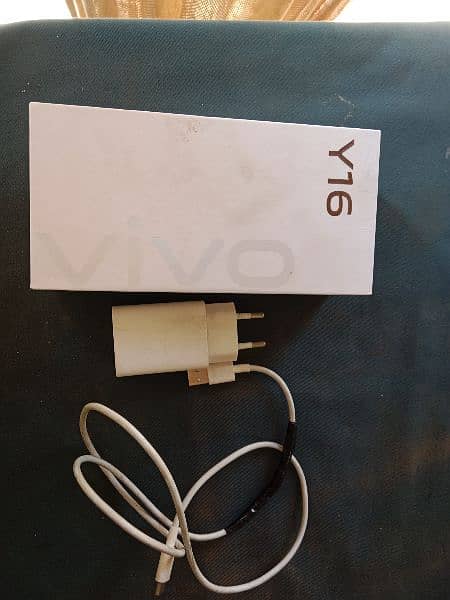 vivo y16 4+4/64 with box charger 0