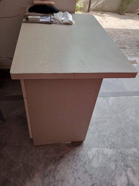 office table new condition 3