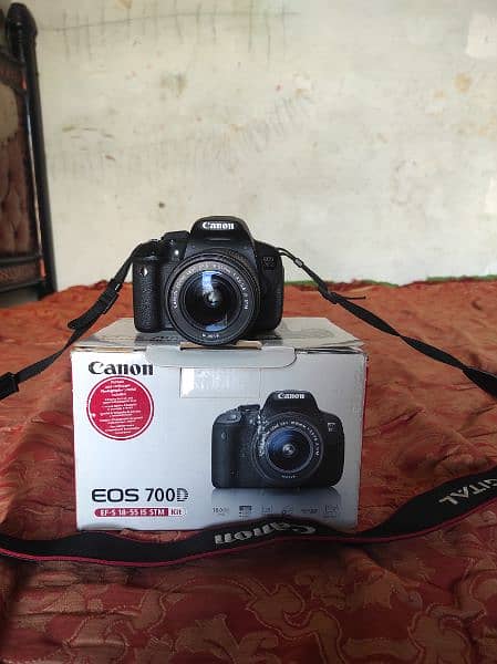 canon 700d with kit lens 3