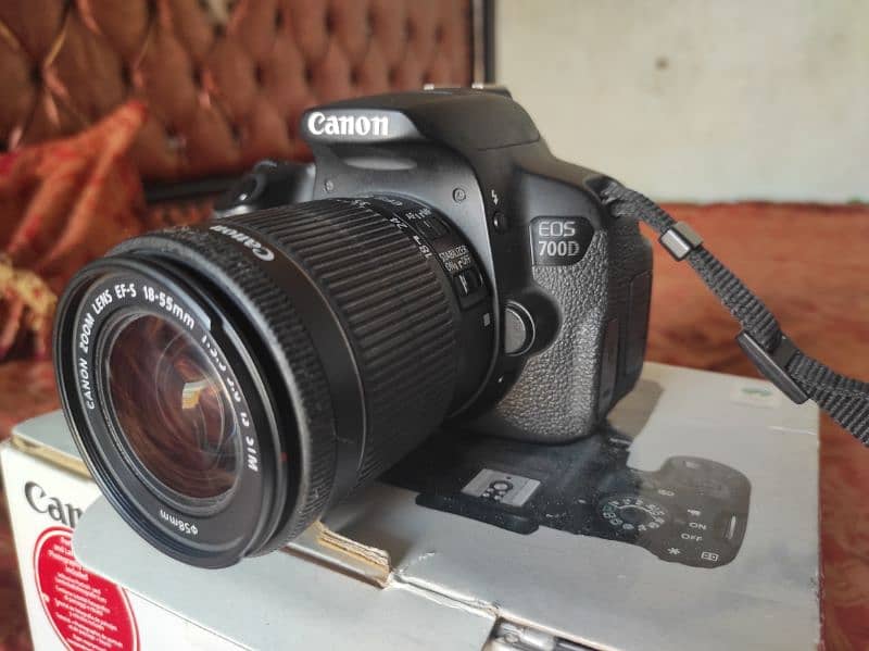canon 700d with kit lens 4