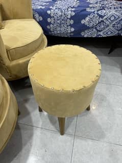 i want to sell bedroom chairs in goog condition