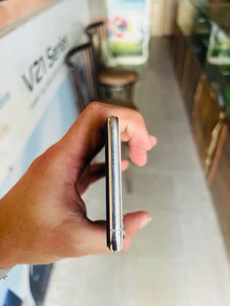 ipxs max pta approved 256gb betry change face i. d of baqi all ok 10-10 2